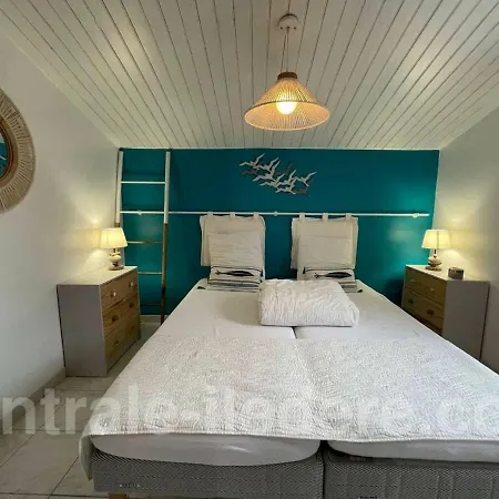 La De L Arroche Marine Holiday home *