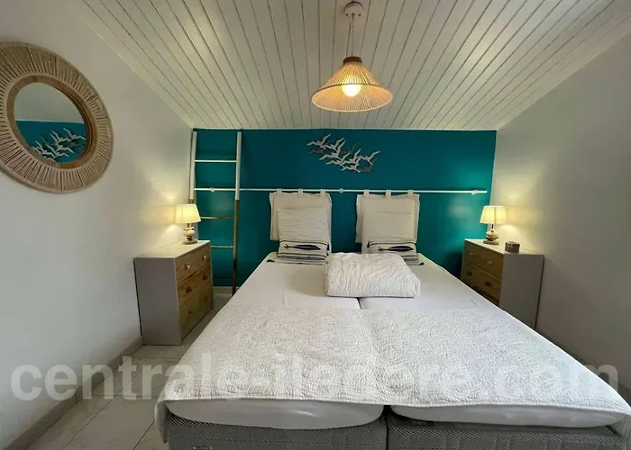 La De L Arroche Marine Holiday home *