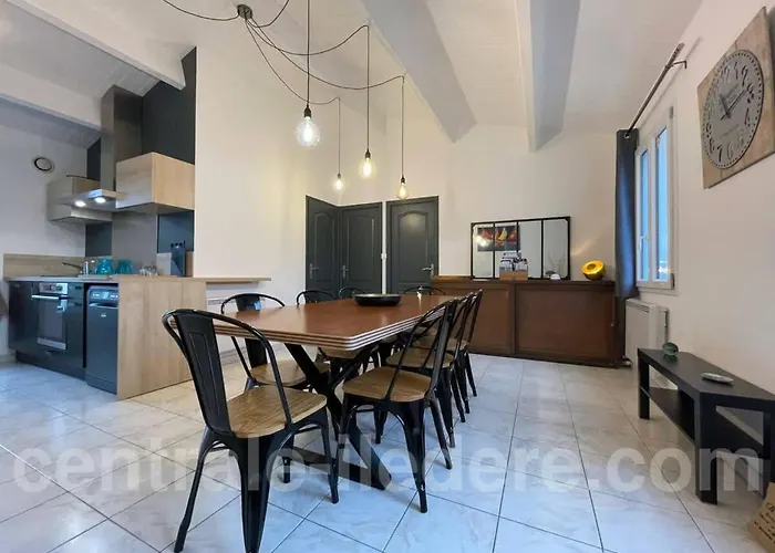 La De L Arroche Marine Holiday home *